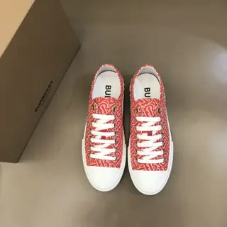 Burberry’s classic low-top sneaker for men