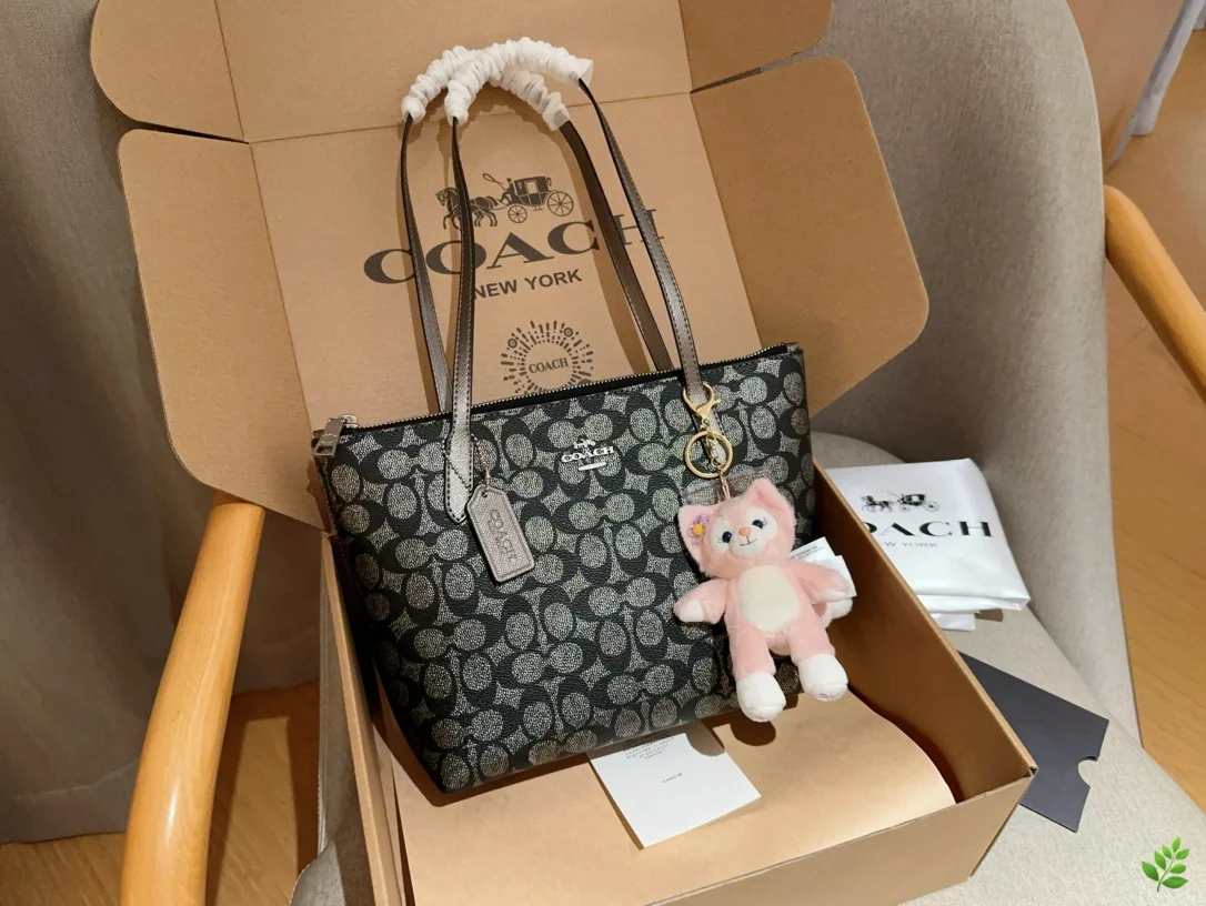 COACH Tote