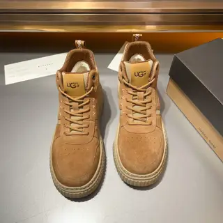 UGG strap series is popular in the global fashion circle. The thick sole of the snow boots