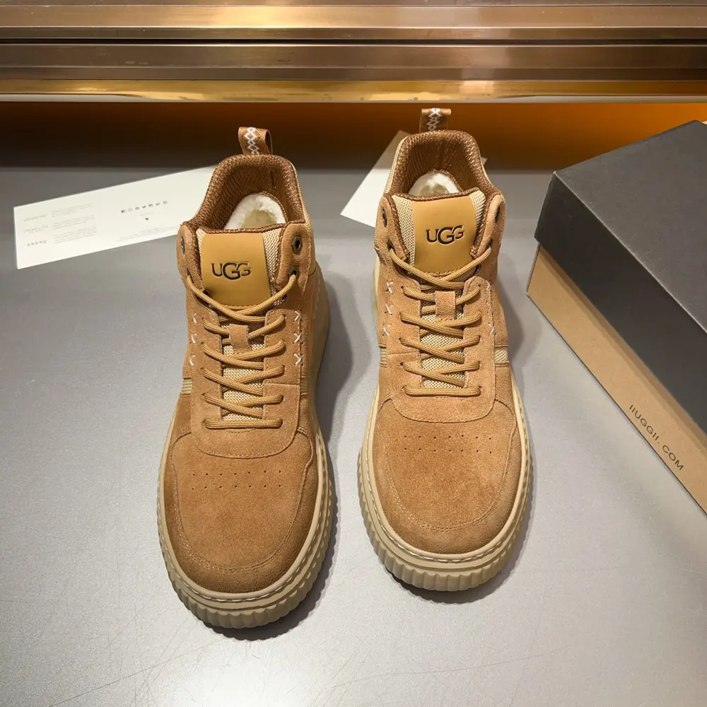 UGG strap series is popular in the global fashion circle. The thick sole of the snow boots