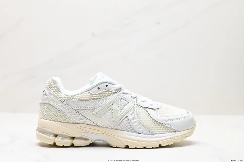New Balance Paying tribute to the retro luxury sedan ML860DE2
