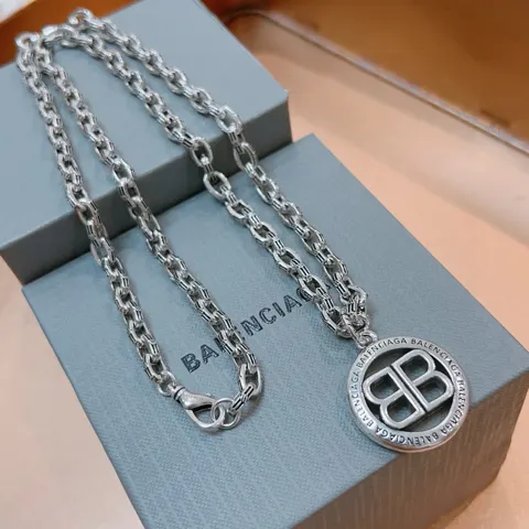 Balenciaga new necklace The same as the counter