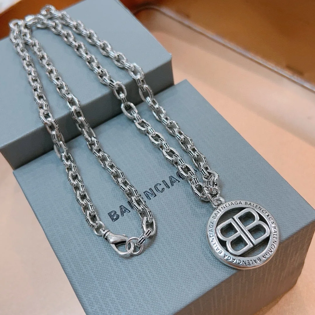 Balenciaga new necklace The same as the counter