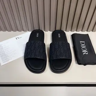 Dior Aqua sandals are elegant yet casual. The cross-strap design is reinterpreted in Dior