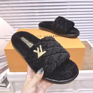 Louis Vuitton flat wool slippers