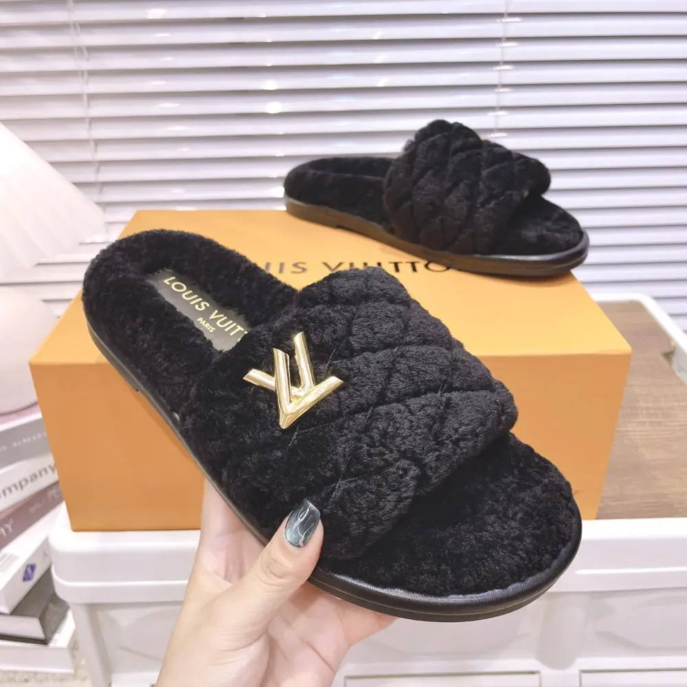 Louis Vuitton flat wool slippers