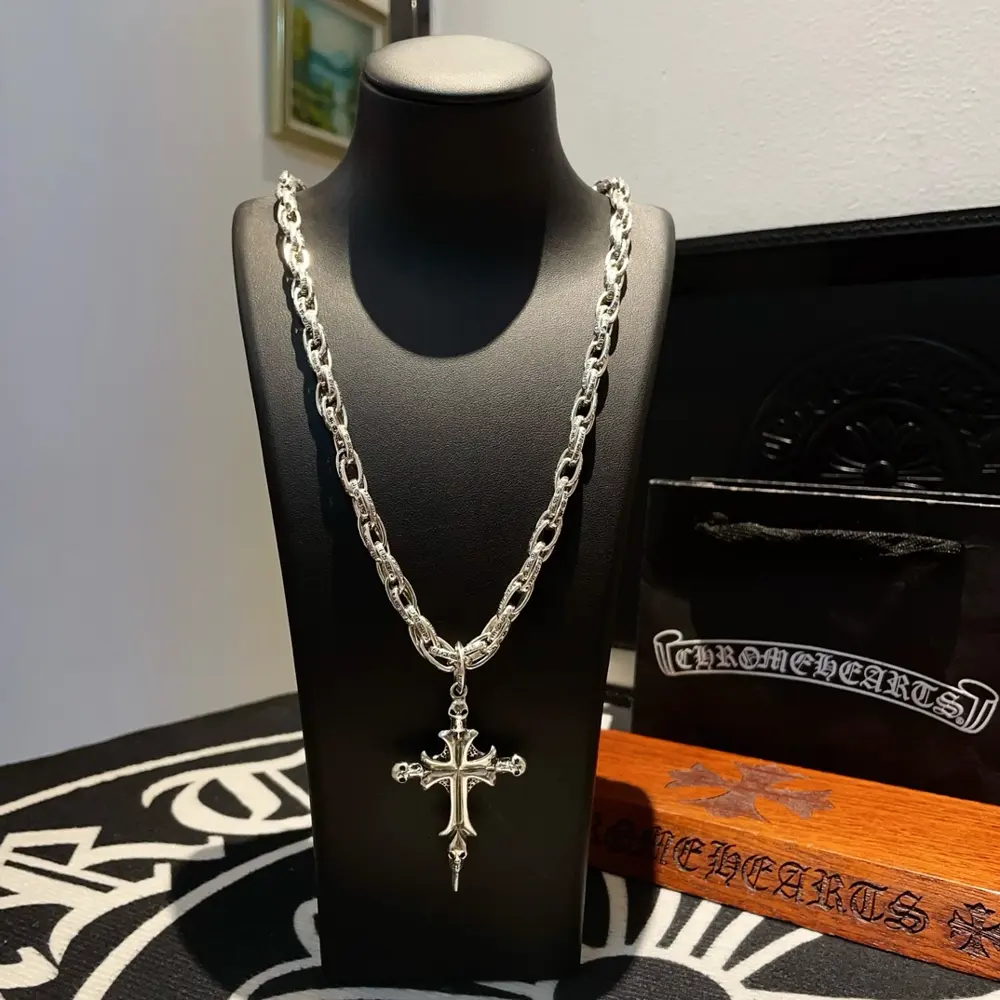 Chrome Hearts classic retro necklace skull cross pendant concave and convex shape different