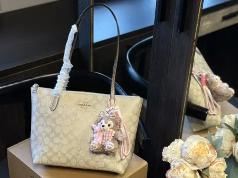 COACH Tote