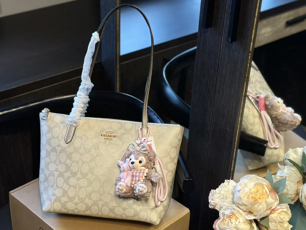 COACH Tote
