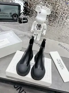 Women’s shoes Women’s clothing Alexander McQUEEN•Classic versatile Chelsea boots Size 34-41