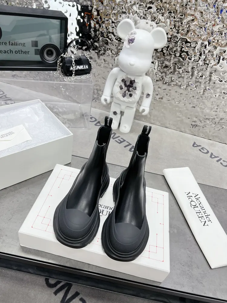 Women’s shoes Women’s clothing Alexander McQUEEN•Classic versatile Chelsea boots Size 34-41