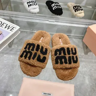 Miu Miu Miu classic autumn and winter letter fur slippers