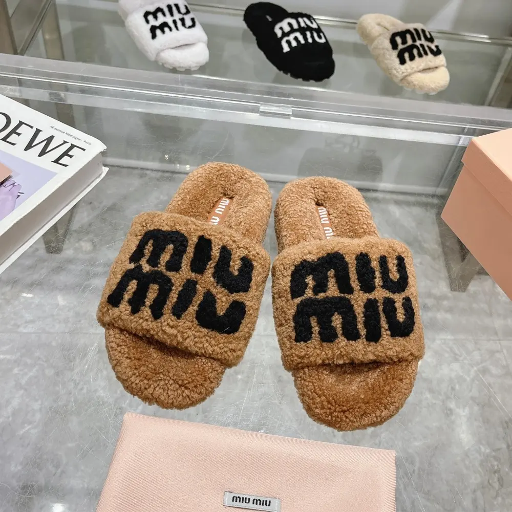 Miu Miu Miu classic autumn and winter letter fur slippers