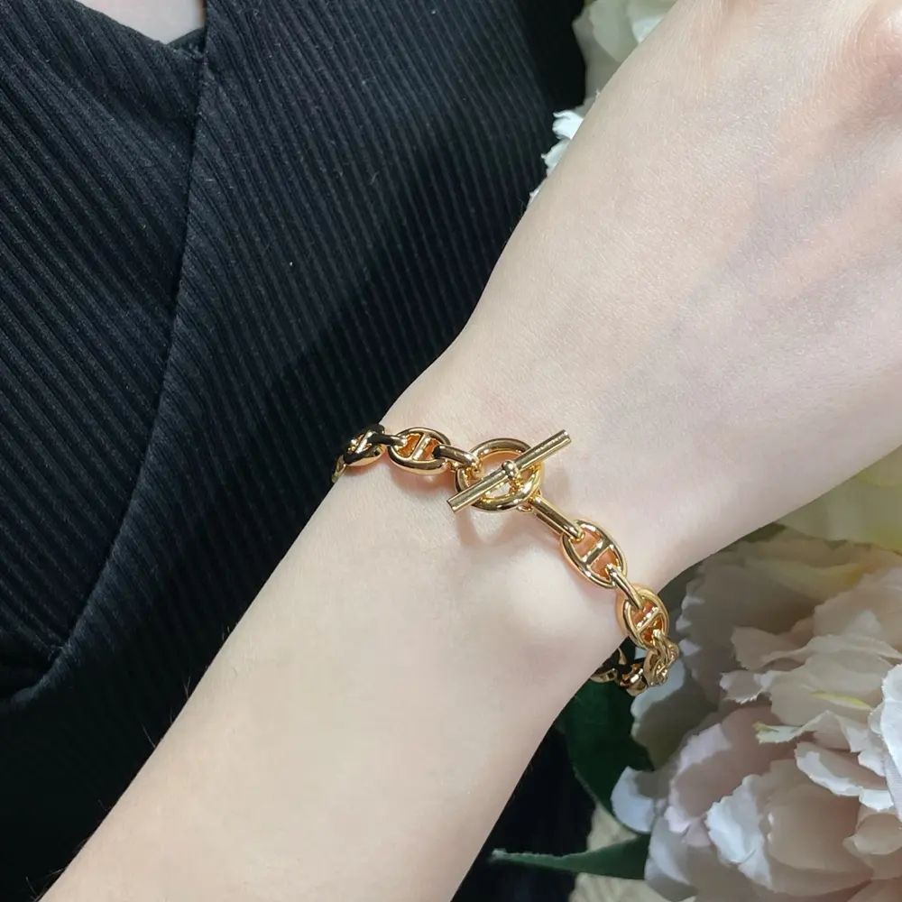 V gold Hermès polished pig nose bracelet ~ stars