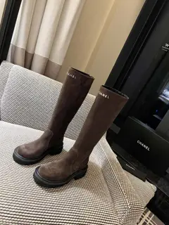 CHANEL Autumn and Winter New 24 B Letter Knight Boots This knight boots is really a