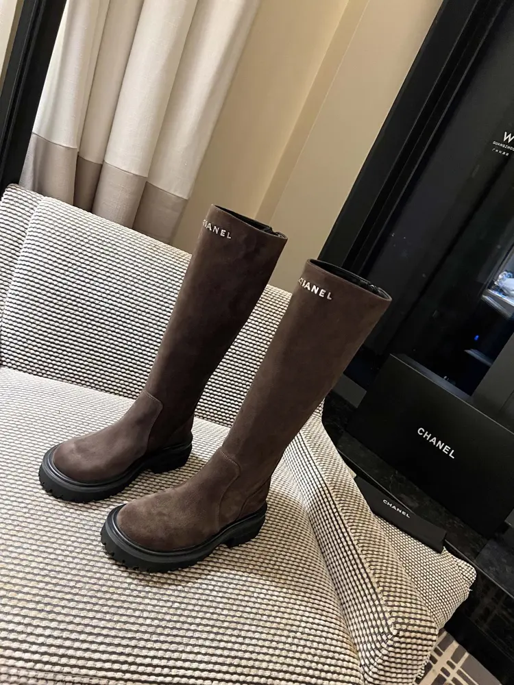 CHANEL Autumn and Winter New 24 B Letter Knight Boots This knight boots is really a