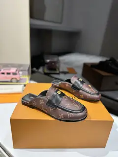 Louis Vuitton furry slippers~