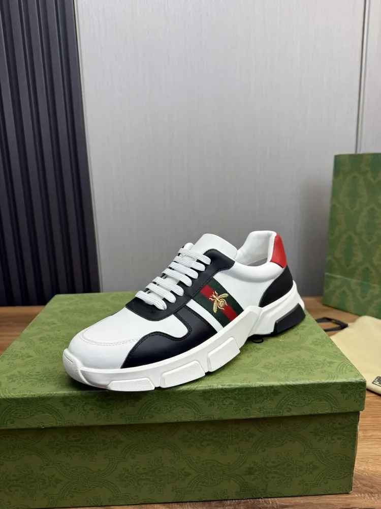 Gucci casual fashion men’s shoes The upper