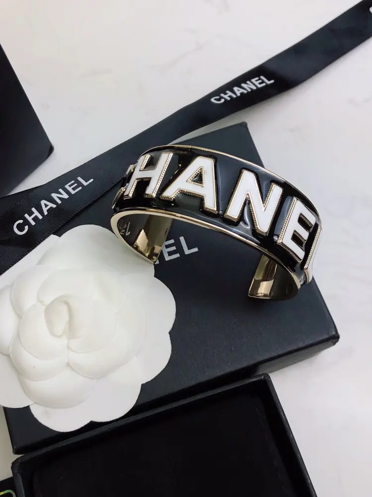 Chanel bracelet oil drop square hollow design
