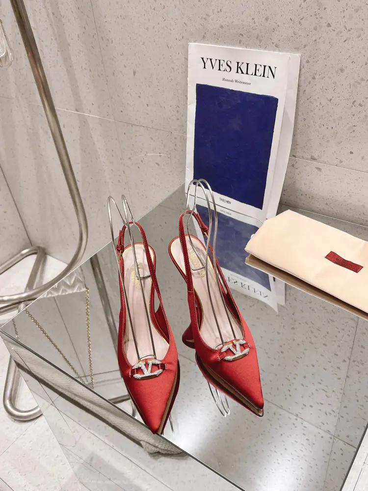 Valentino 2024SS Spring/Summer new VT metal V-buckle hollow pointed toe shoes