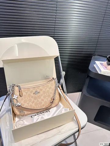 COACH Shoulder Bag
