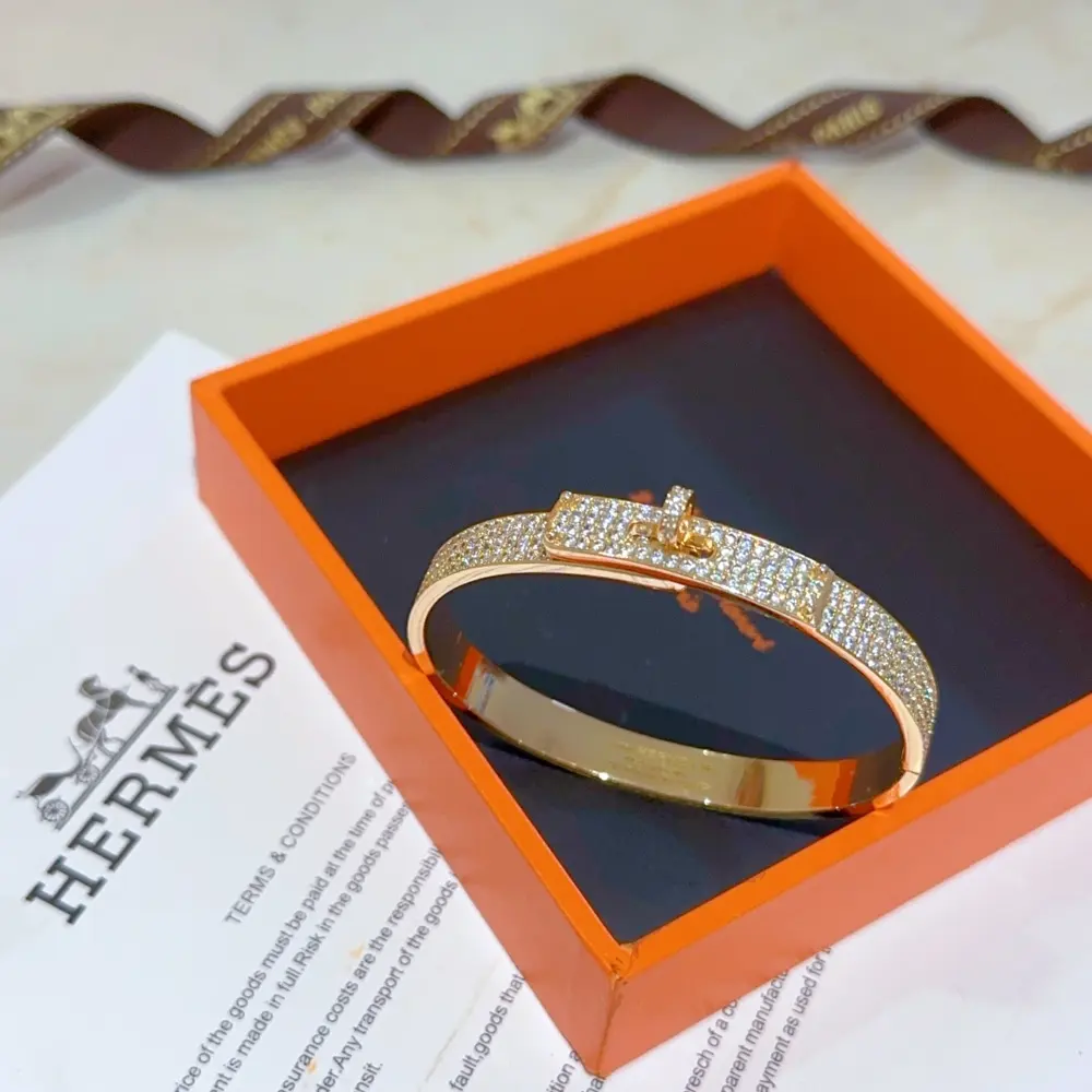 Hermes bracelet inlaid with AAA high carbon stone