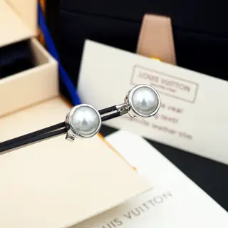 Louis Vuitton Spike earrings