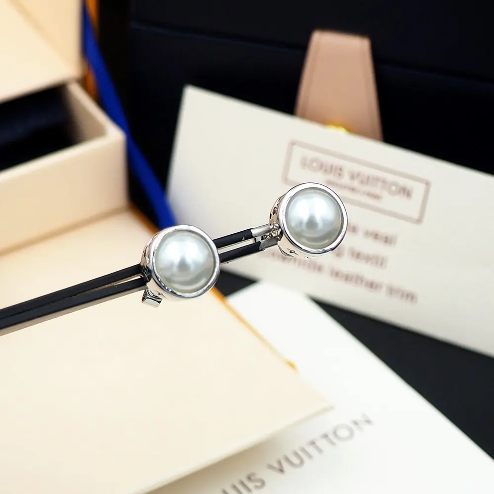 Louis Vuitton Spike earrings