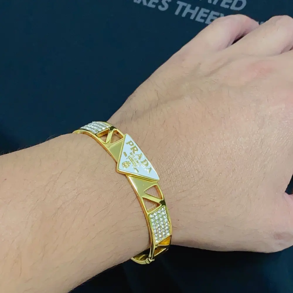 New Prada black and white triangle diamond bracelet Super heavy bling