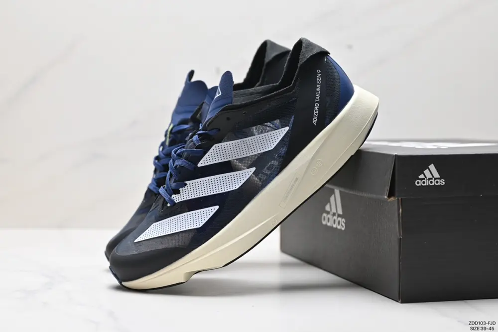 Adidas uses double-layer breathable mesh + Flywire dynamic flying wire binding upper FE3001