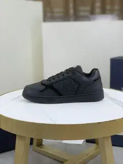 Dior B27 couple sneakers are new products in this series. (Dior) B27 sneakers