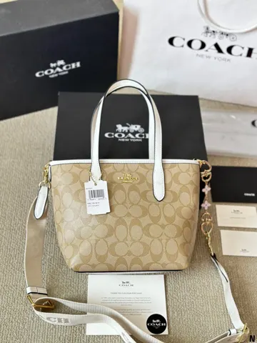 COACH Tote