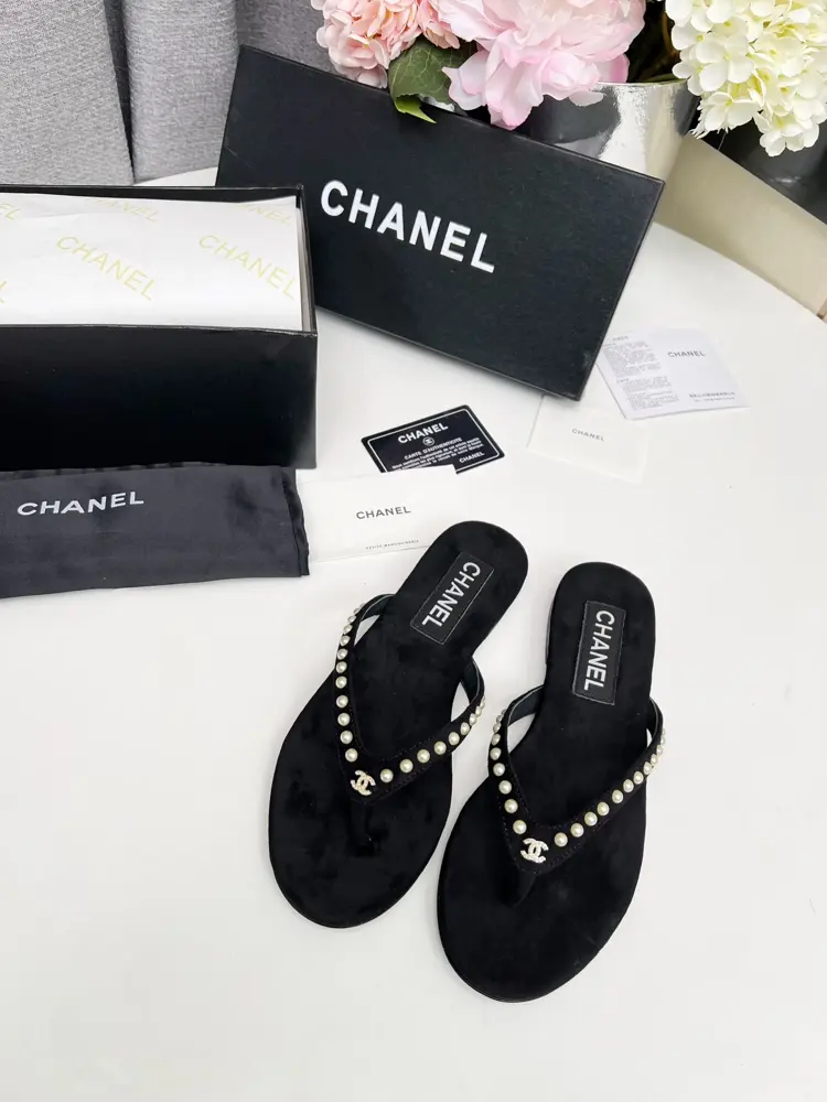 Chanel leather flip-flops I am really moved by this shoe when it is first released I like