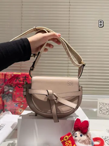 Loewe Saddle