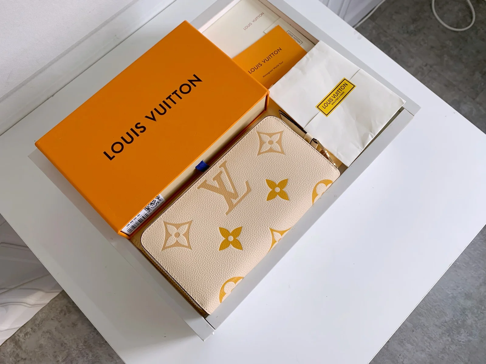 Louis Vuitton Wallet M80402