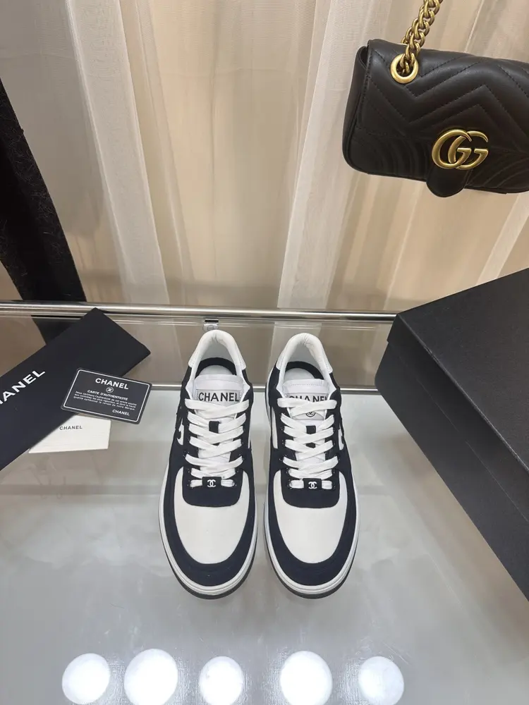 Chanel full leather casual white shoes sports skateboard shoes are loved by internet