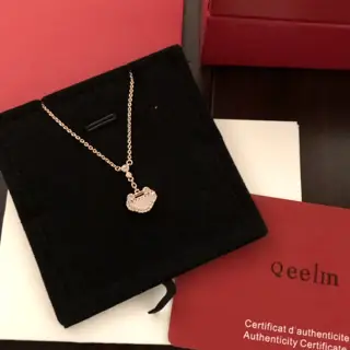 Qeelin diamond-studded Ruyi lock necklace