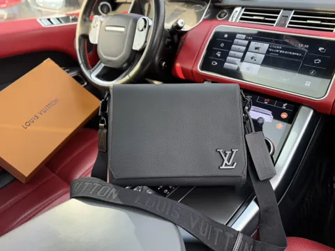 Louis Vuitton Crossbody M57080