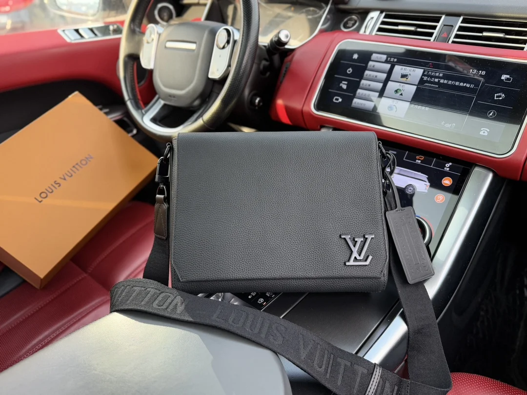 Louis Vuitton Crossbody M57080
