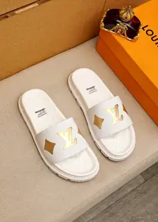 Louis Vuitton popular men’s slippers