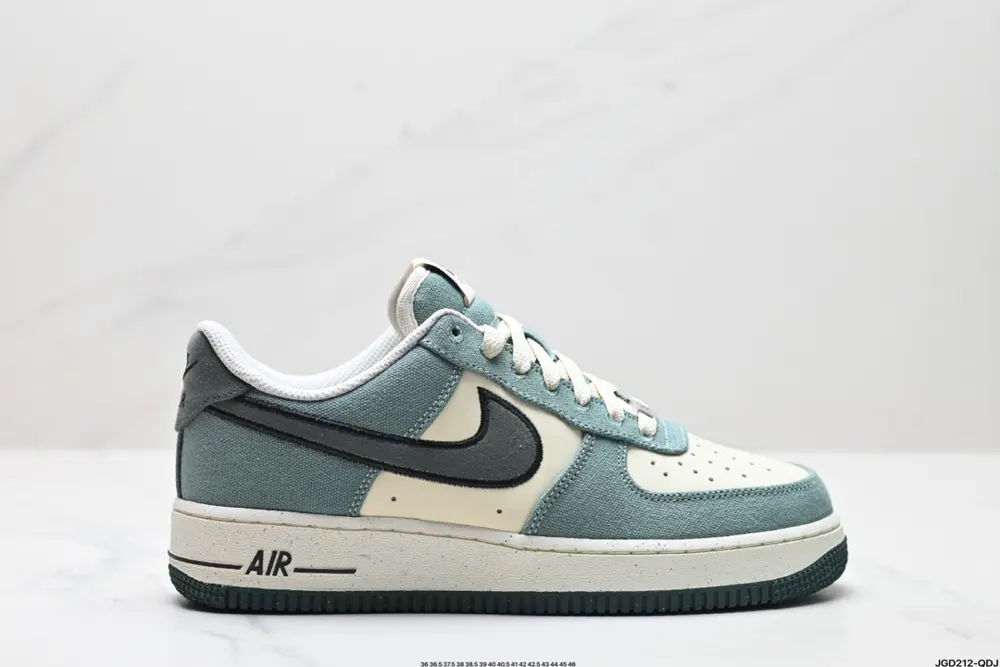 NIKE AIR FORCE 1‘07 Sneakers FN4731-100