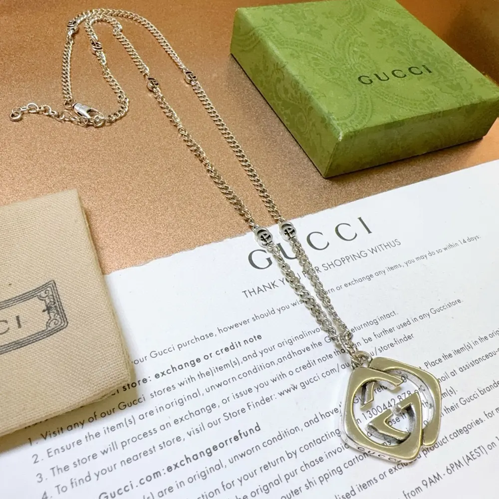 The latest Gucci necklace with a higher-end chain. The same style as the stars. Anger