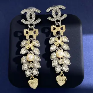 Chanel diamond-studded double C letter bow