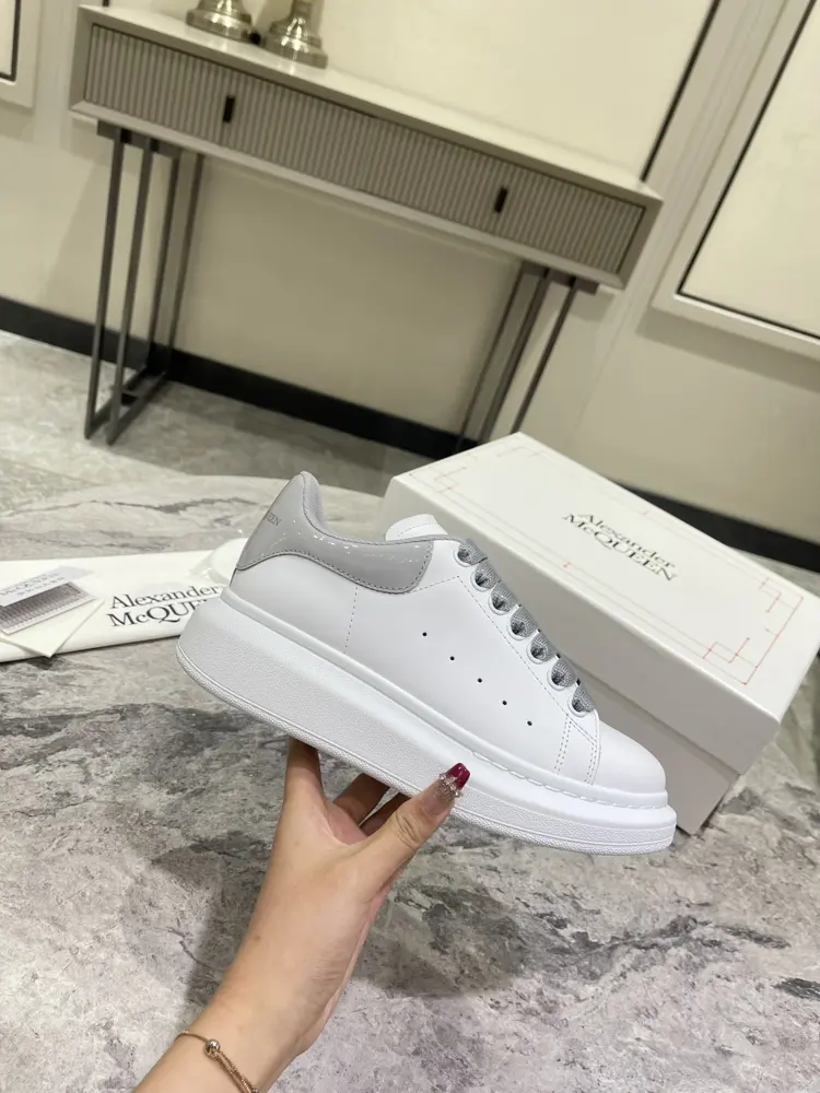 Alexander McQueen couple thick-soled series white shoes