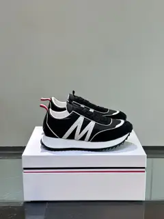 Moncler low-top sneakers are designed for outdoor running or urban walking. Classic series