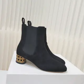 Dior high-heeled ankle boots This Dior Icon heeled ankle boot is a new product from the