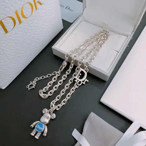 DIOR new retro elements
