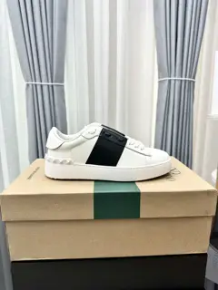 Valentino rivet thick sole casual sports shoes heightening white shoes