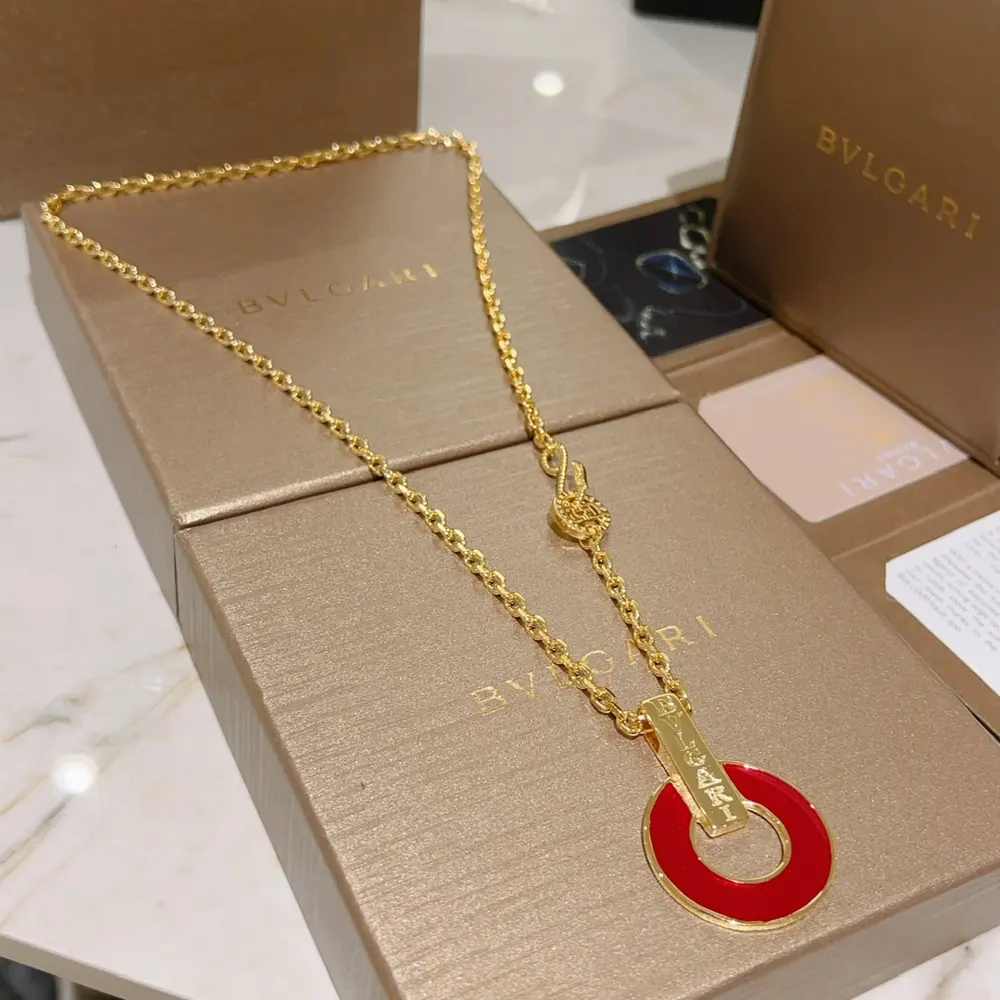 Bvlgari DIVAS’ DREAM series is in perfect condition and has invincible details. The unique