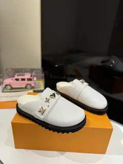 Louis Vuitton flat slippers